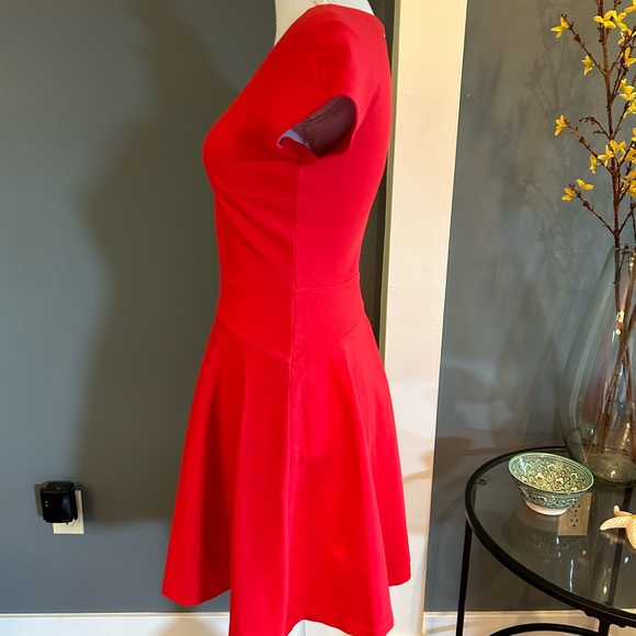 Diane Von Furstenberg Red Dress~Size 4 - Picture 6 of 7